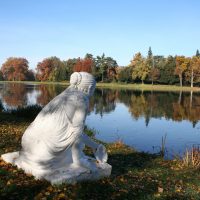 Wörlitz_Muschelsucherin_See_Herbst-links Wörlitz Muschelsucherin am See im Herbst-links